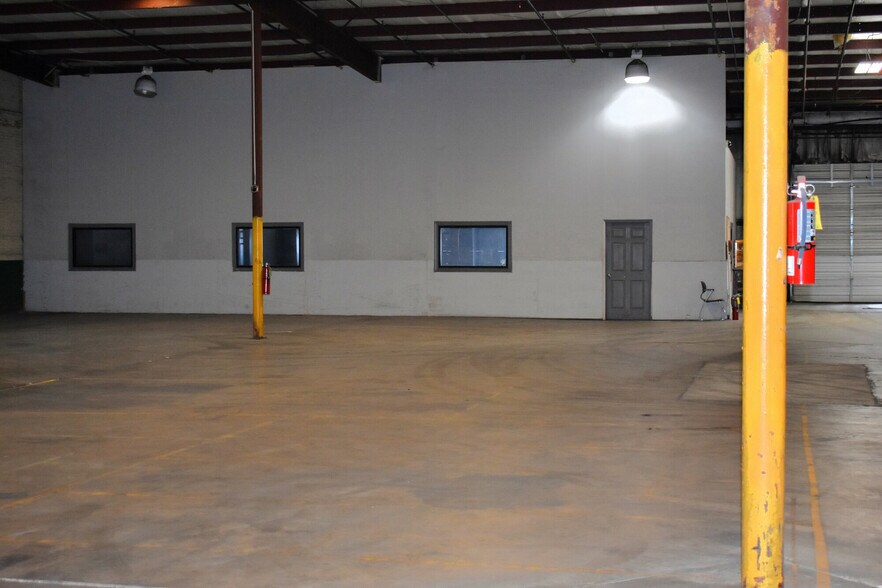 More Photos Of 50-100 Fowler St, Montgomery Warehouse For Lease