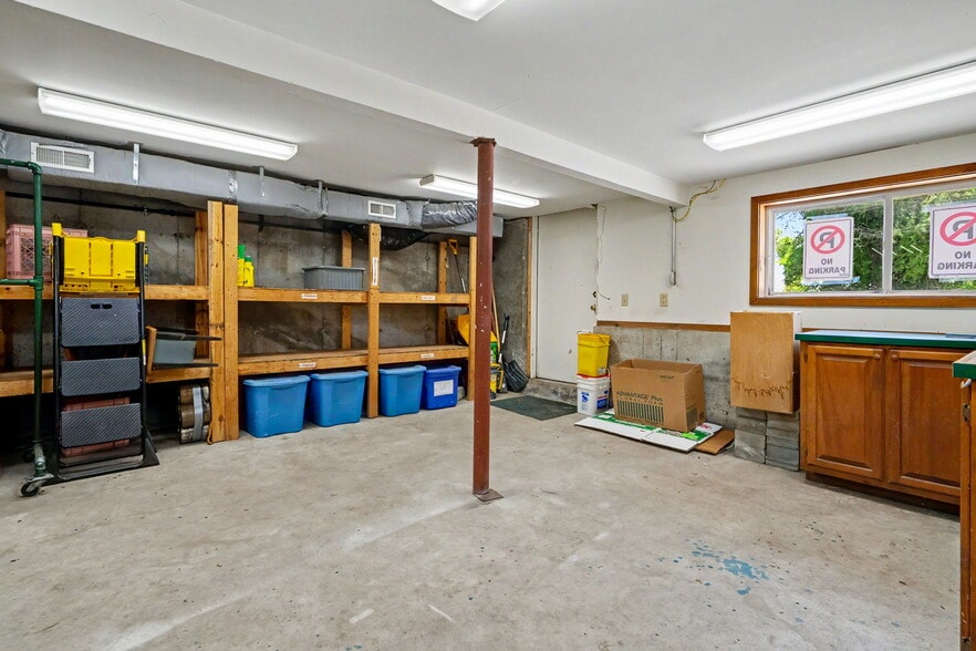More Photos Of 11 Turnpike Rd, Jaffrey Freestanding For Sale