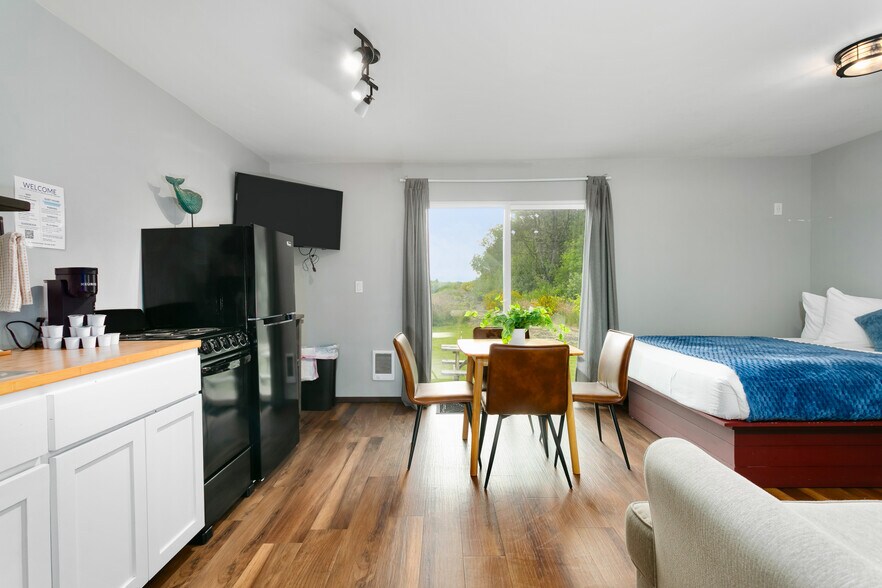 More Photos Of 2013 State Route 105, Grayland Hotel For Sale