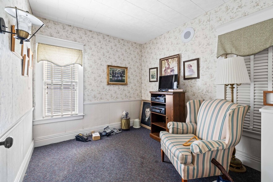 More Photos Of 1975 Seneca St, Buffalo Office For Sale