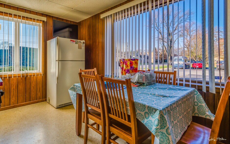 More Photos Of 9757 S Kedzie Ave, Evergreen Park Office For Sale