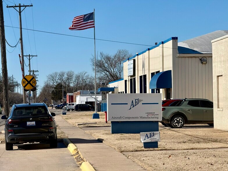 More Photos Of 1802-1814 W 2nd St N, Wichita Warehouse For Sale