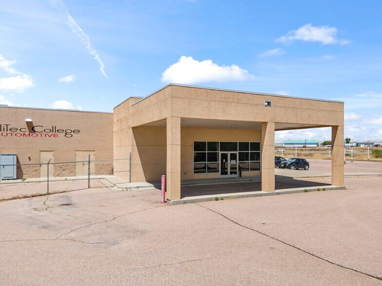 More Photos Of 713 E Spaulding Ave, Pueblo Showroom For Sale