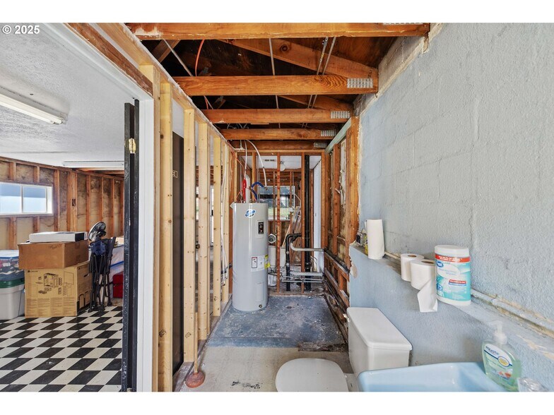 More Photos Of 2235 Broadway Ave, North Bend General Retail For Sale