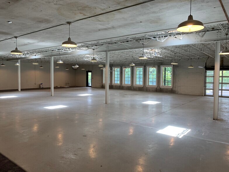 More Photos Of 1240 Chattahoochee Ave, Atlanta Flex For Lease