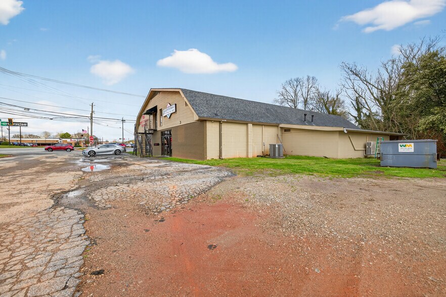 More Photos Of 4109 Robinson St, Covington Freestanding For Sale