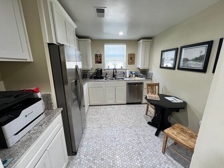 More Photos Of 409 W Center St, Kyle Office For Lease