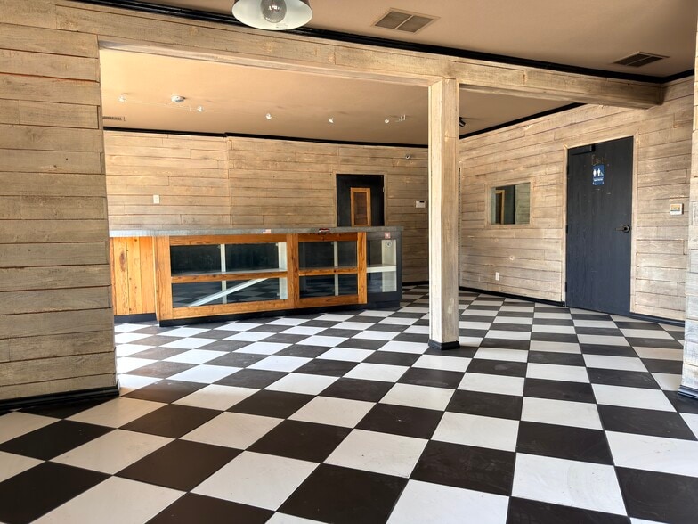 More Photos Of 555 Spring Rd, Moorpark Manufacturing For Lease