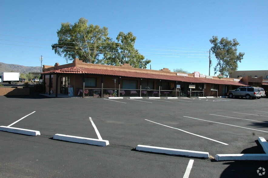 Primary Photo Of 7171 E Cave Creek Rd, Carefree Coworking Space