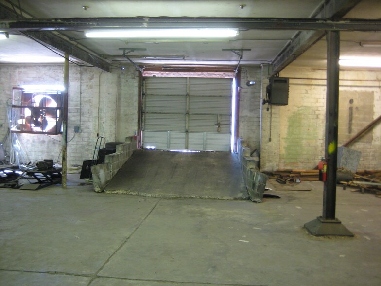 More Photos Of 1514 S Monroe St, Tallahassee Warehouse For Lease