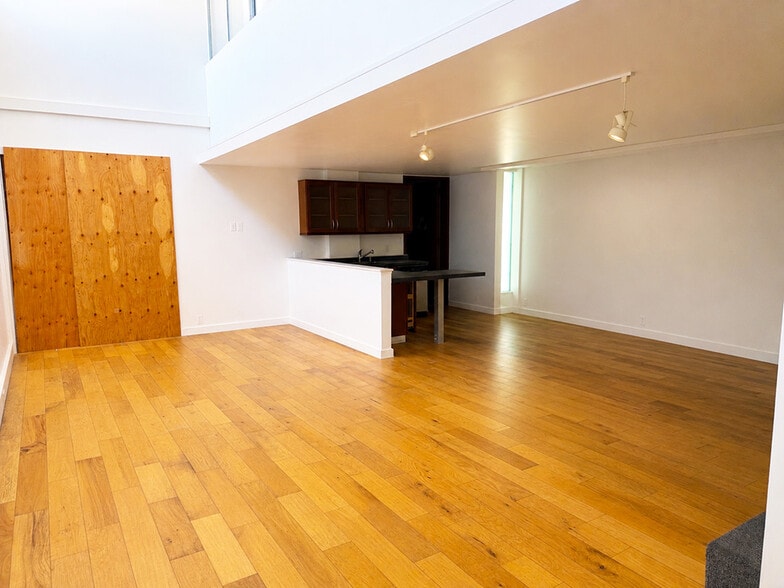 More Photos Of 100 Market St, Venice Office For Sale