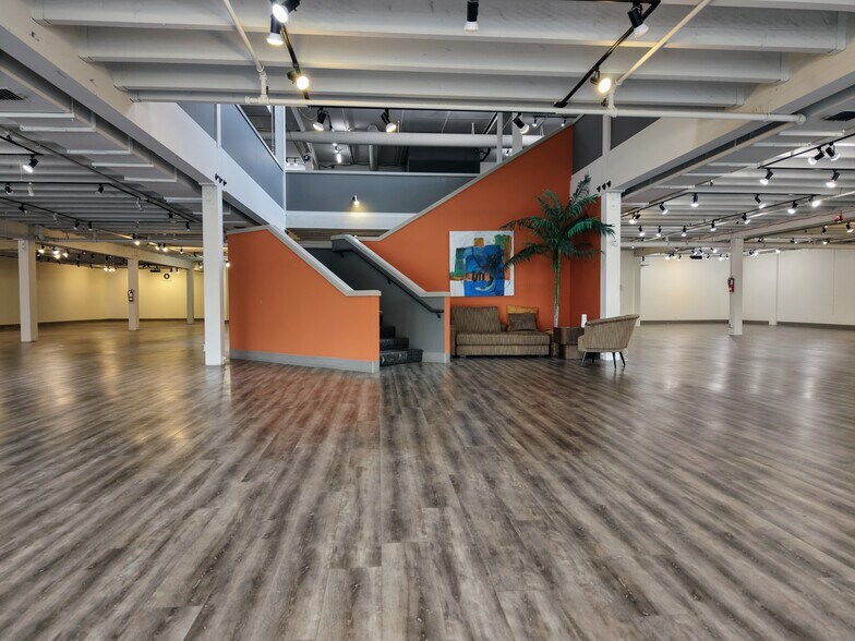 More Photos Of 16705 Southcenter Pky, Tukwila Freestanding For Lease