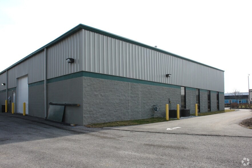 More Photos Of 1051 Floyd Dr, Lexington Flex For Lease