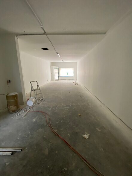 More Photos Of 3185 Broadway W, Vancouver Storefront For Lease