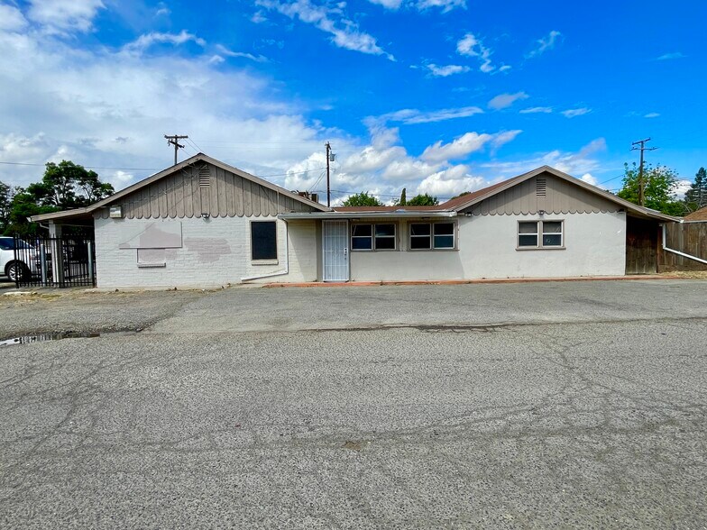 More Photos Of 1799 E 21st St, Merced Flex For Sale