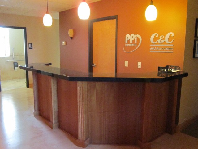 More Photos Of 913 Manor Dr NE, Spring Lake Park Office For Lease