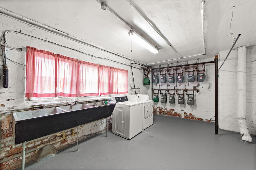 More Photos Of 1690 Eddington Rd, Cleveland Heights Apartments For Sale