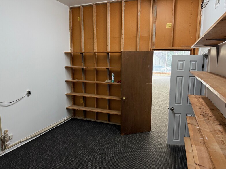 More Photos Of 2628-2634 W Touhy Ave, Chicago Storefront Retail Office For Lease