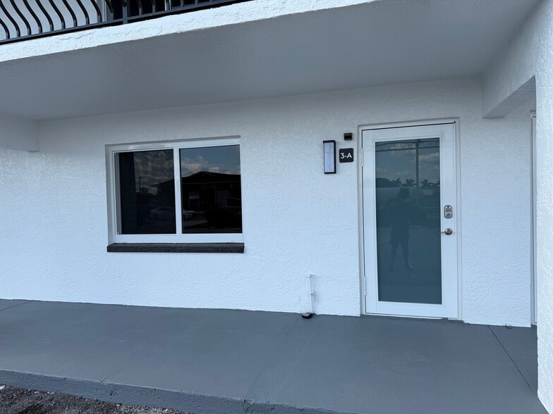 More Photos Of 2700 Evans Ave, Fort Myers Light Manufacturing For Lease