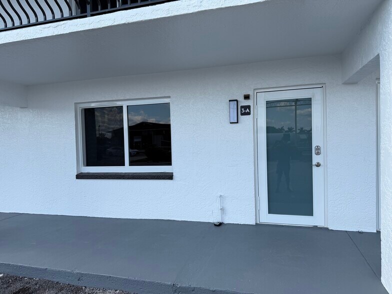 More Photos Of 2700 Evans Ave, Fort Myers Light Manufacturing For Lease