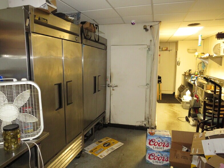 More Photos Of 316 N Main St, Seneca Bar For Sale