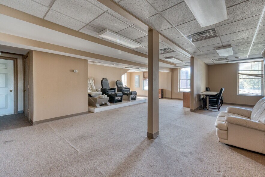 More Photos Of 2404 Main St, Hartford Storefront Retail Office For Sale