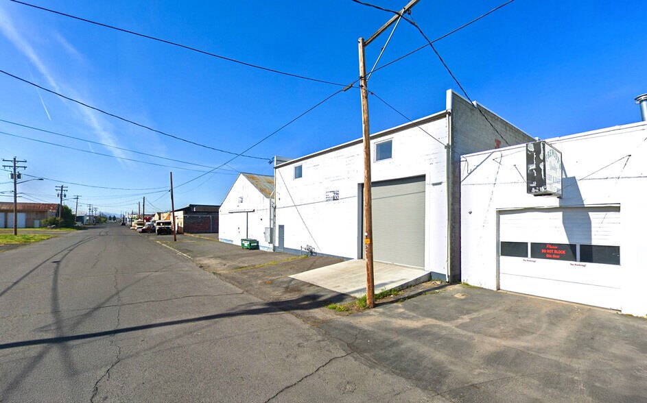 More Photos Of 242/284/292 Market St, Klamath Falls Manufacturing For Sale