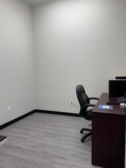 More Photos Of 245-251 River Park Dr, Woodstock Medical For Sale