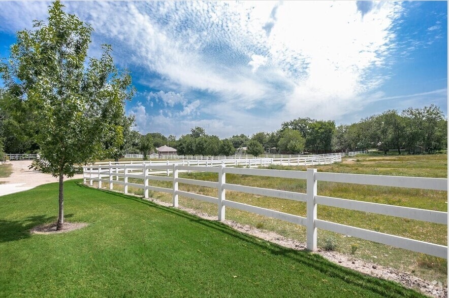 More Photos Of 2600 Rosebud Ln, Richland Hills Specialty For Sale