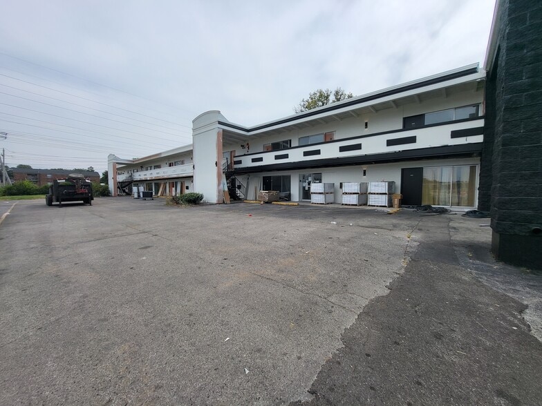 More Photos Of 7350 N Hanley Rd, Hazelwood Hotel For Sale