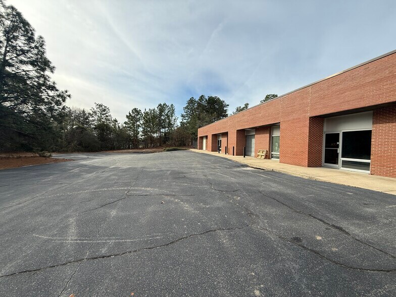 More Photos Of 150 Southmoore Ave, Aberdeen Warehouse For Lease