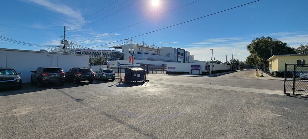 More Photos Of 777 W Central Blvd, Orlando Warehouse For Lease