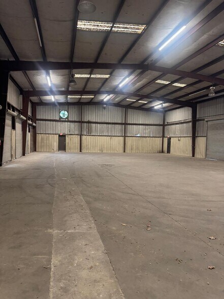 More Photos Of 4145 Thurman Rd, Conley Warehouse For Lease