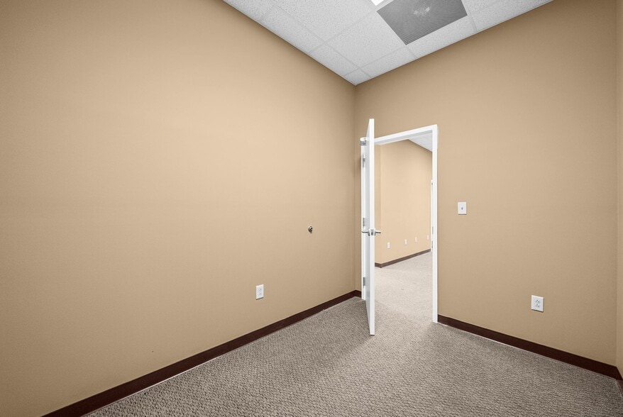 More Photos Of 2231 Stokes Rd, Clarksville Storefront Retail Office For Lease