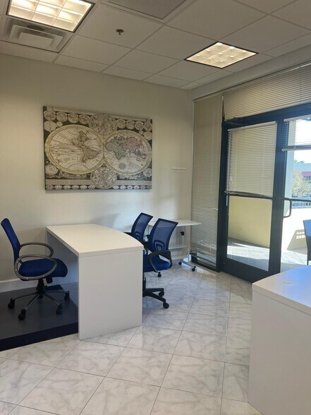 More Photos Of 13538 Village Park Dr, Orlando Office Residential For Lease