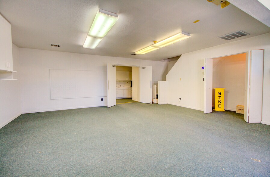 More Photos Of 1308 Wyoming St, Boulder City General Retail For Sale
