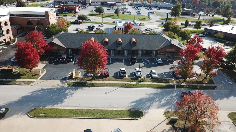 Primary Photo Of 3230-3246 E Ridgeview St, Springfield Medical For Lease
