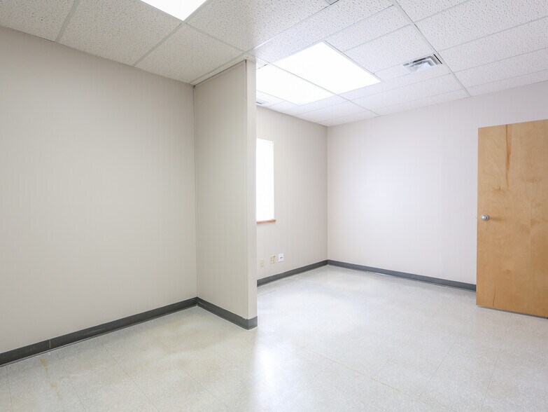 More Photos Of 5003 47 st, Stettler Office For Lease