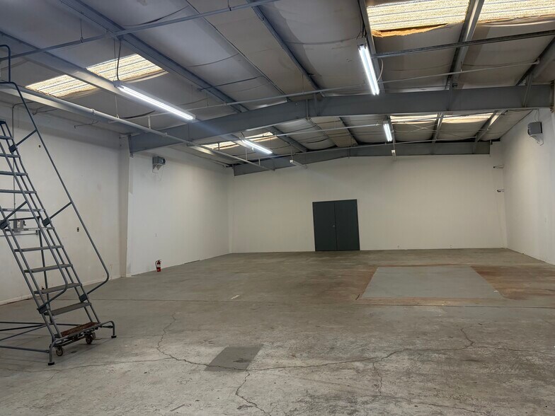 More Photos Of 1320 W 7900 S, West Jordan Manufacturing For Lease