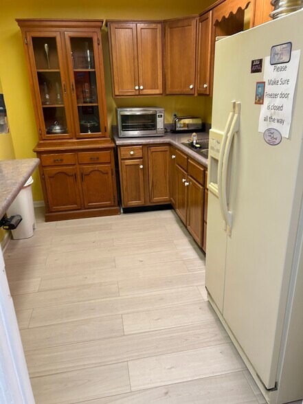 More Photos Of 111 Industrial Way SW, Cleveland Flex For Sale