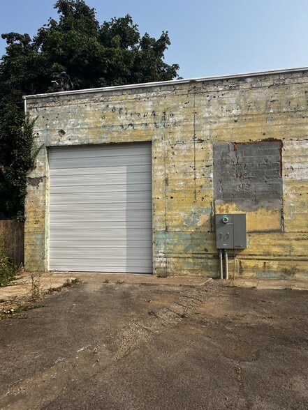 More Photos Of 711 S Pacific Hwy, Cottage Grove Freestanding For Lease