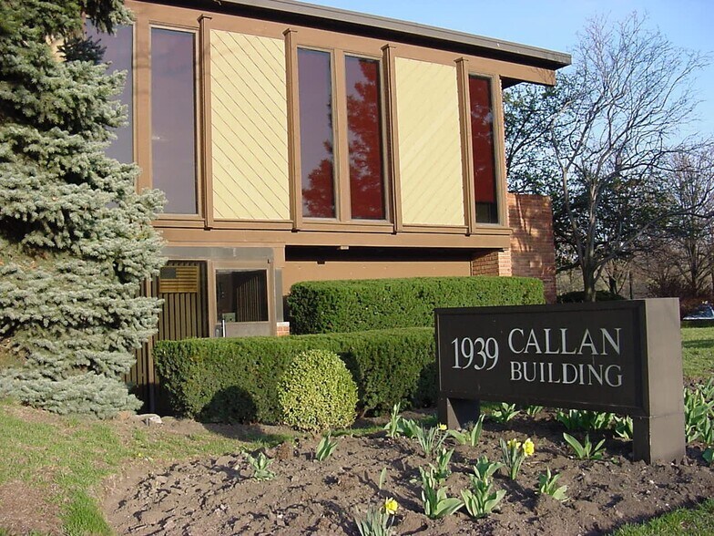 More Photos Of 1939 Waukegan Rd, Glenview Loft Creative Space For Lease