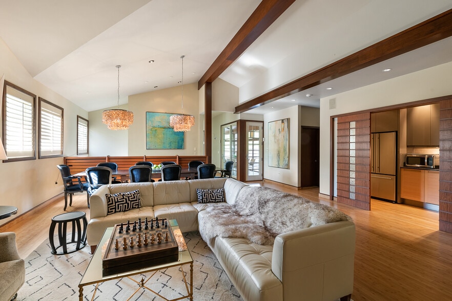 More Photos Of 16 Burke Rd, Peterborough Specialty For Sale