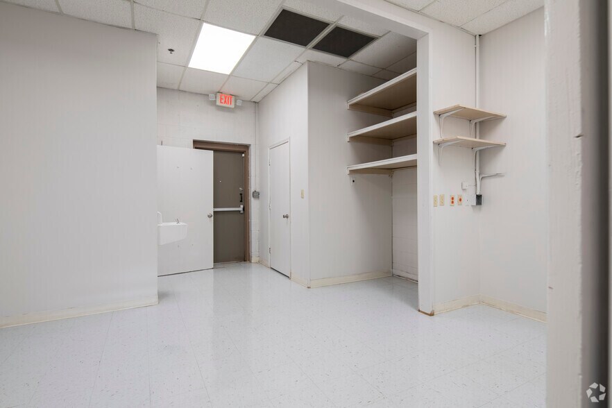 More Photos Of 1671-1691 Center Point Pky, Birmingham Unknown For Lease