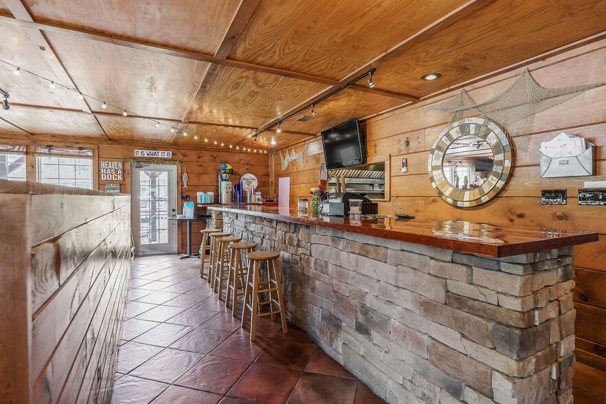 More Photos Of 1967 Rock Island Rd, Rock Island Marina For Sale