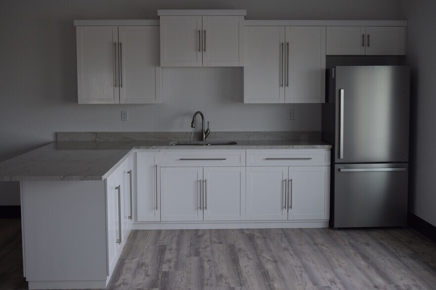 More Photos Of 6306 County 122 Rd, Midland Distribution For Lease