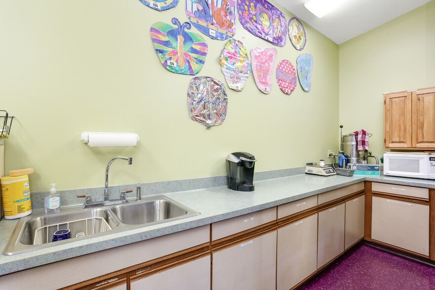 More Photos Of 1055 Laurence Ave, Jackson Freestanding For Sale