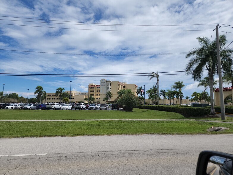 More Photos Of 1400 Hillmoor Dr, Port Saint Lucie Medical For Sale