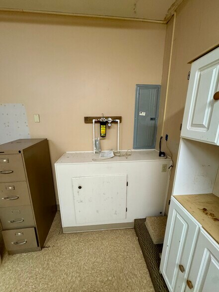 More Photos Of 206 Main St, Gleason Office For Sale