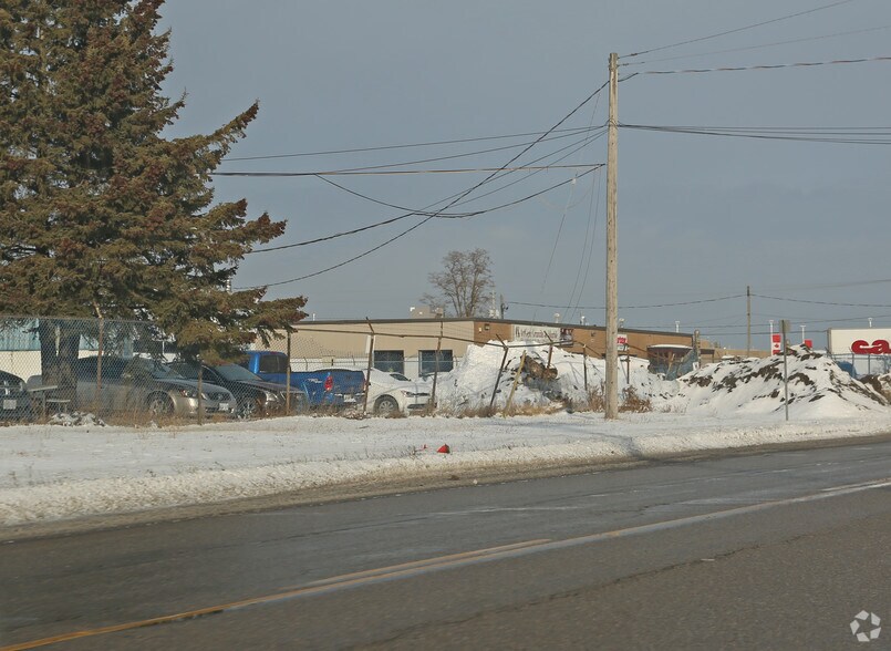More Photos Of 550 Industrial Rd, Cambridge Auto Repair For Sale